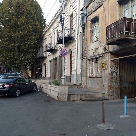 Guliko'S Apartment In Тбилиси Екстериор снимка
